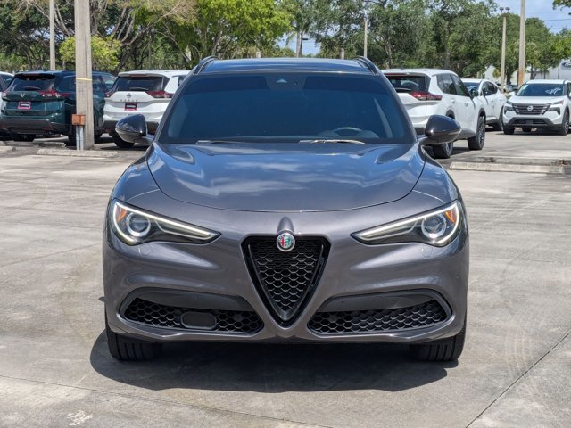 Used 2022 Alfa Romeo Stelvio Veloce image 2