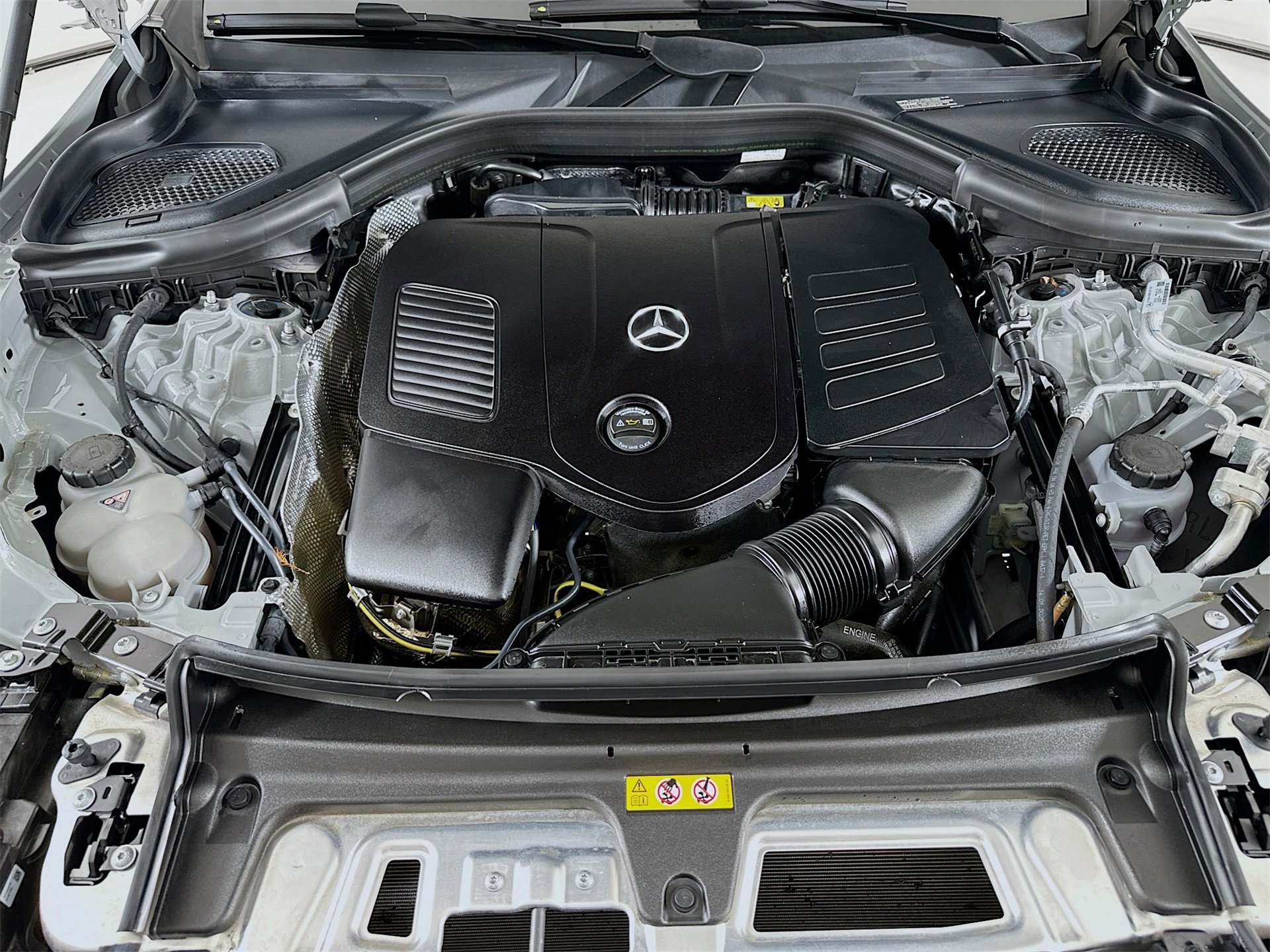 Used 2025 Mercedes-Benz GLC 300 4MATIC image 33