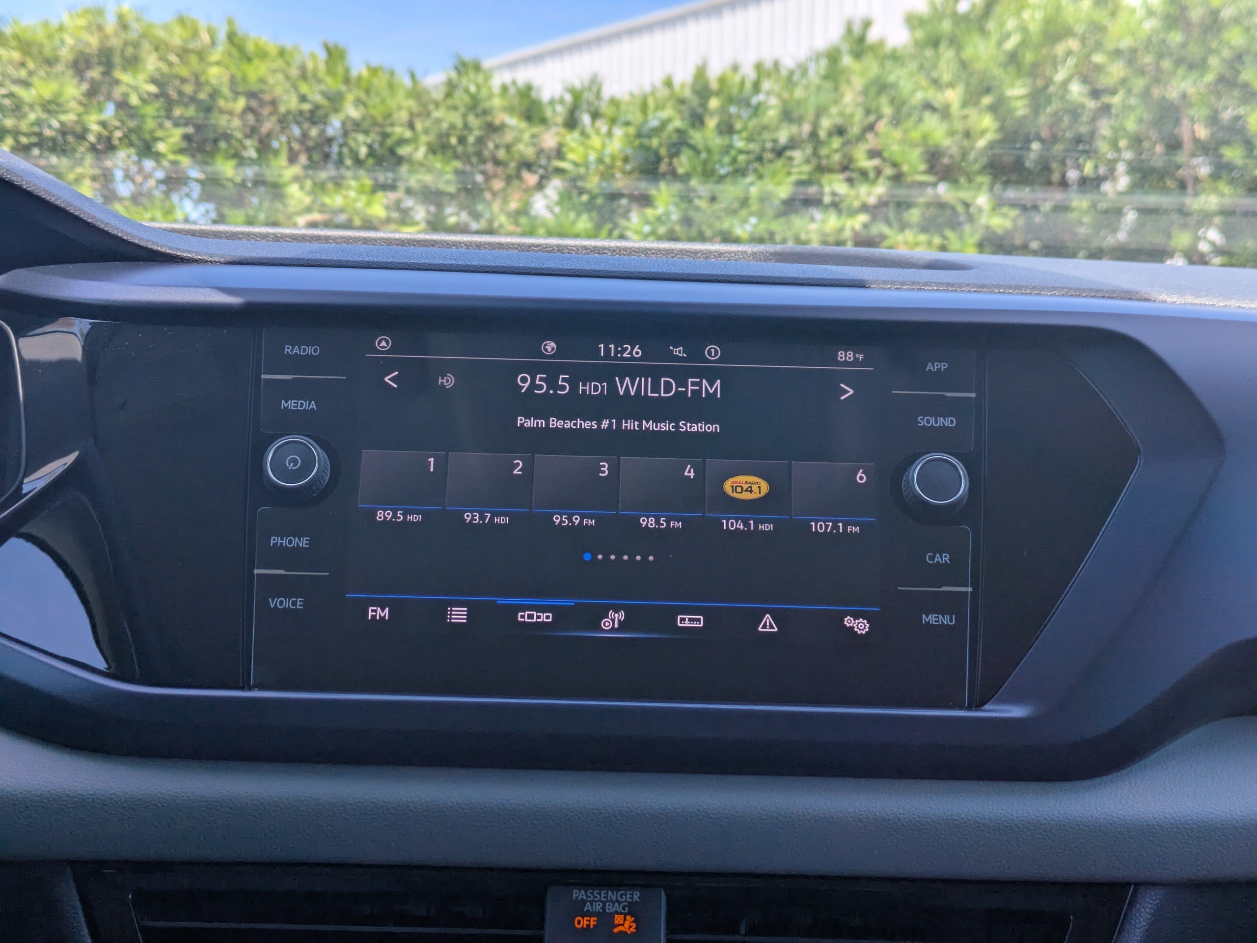 Certified 2023 Volkswagen Taos SE w/ Black Wheel Package FWD image 18