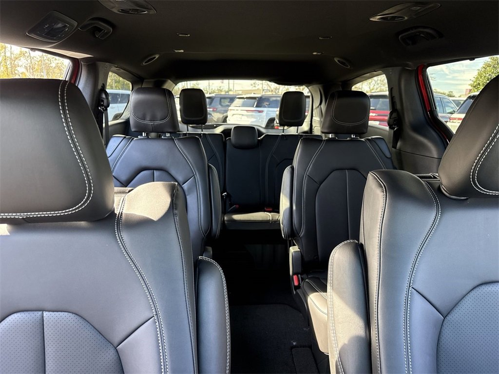 New 2026 Chrysler Pacifica Select image 29