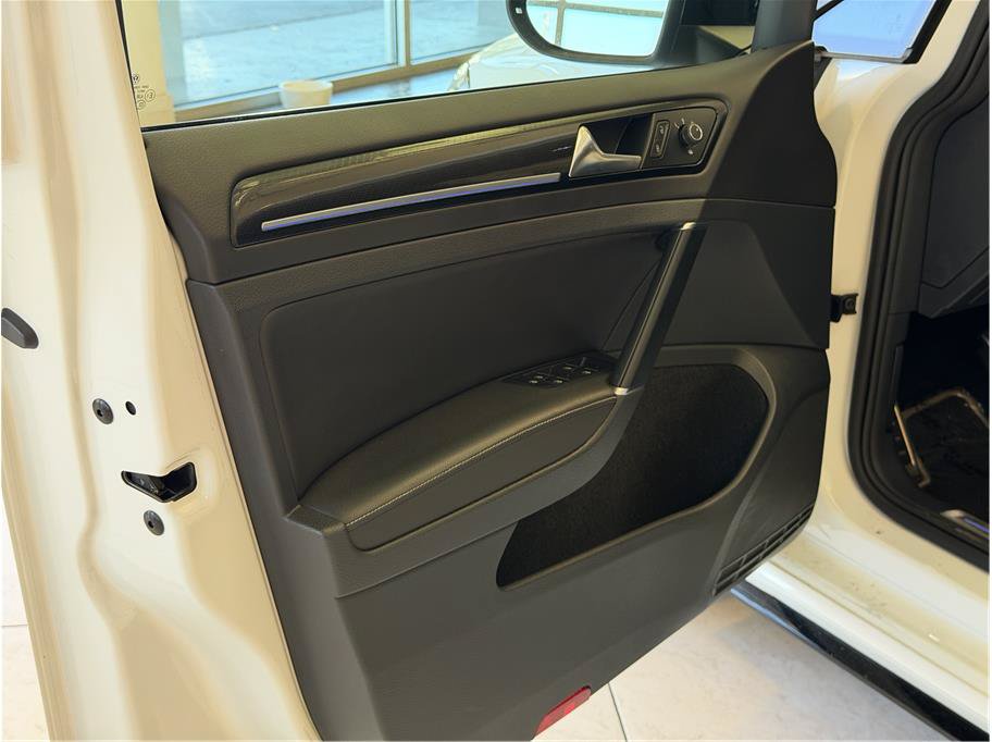 Used 2018 Volkswagen Golf 4-Door AWD/4WD image 10