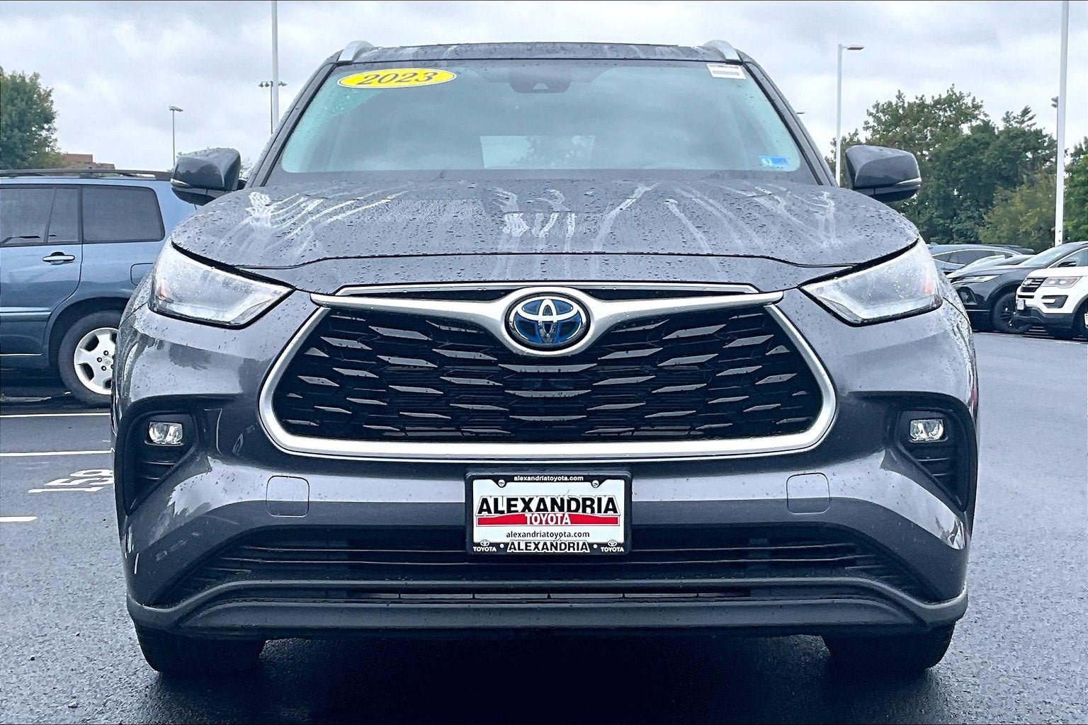 Used 2023 Toyota Highlander XLE AWD/4WD image 3