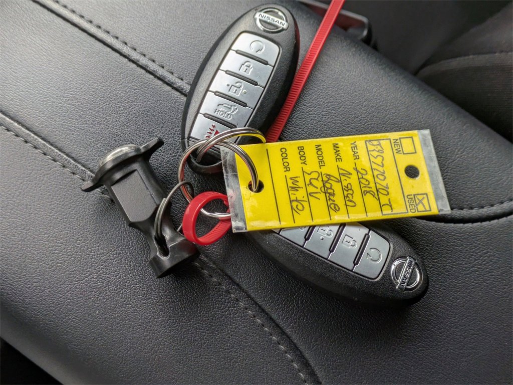 Used 2018 Nissan Rogue SV w/ Premium Package image 35