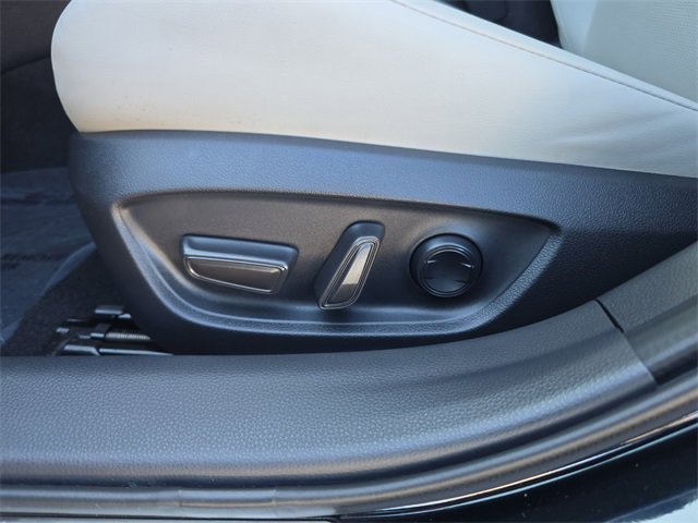 Used 2024 Toyota Prius XLE image 18