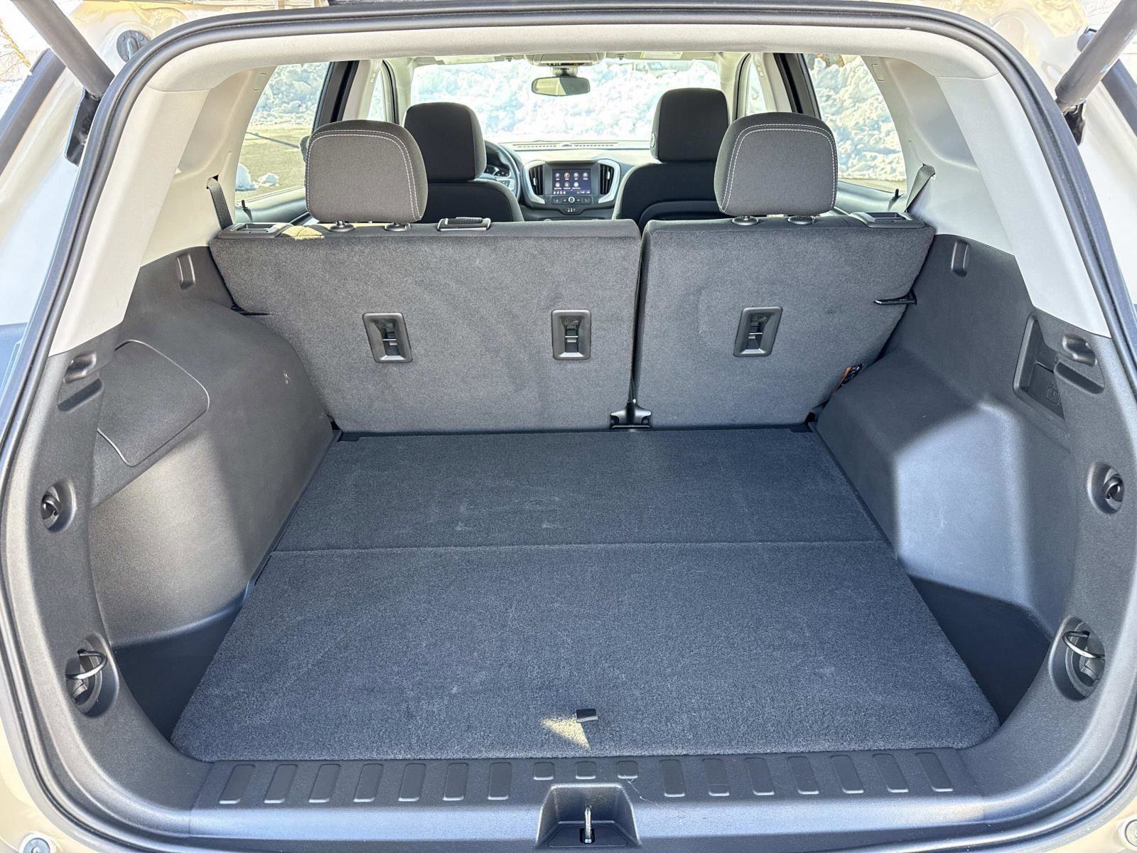 Used 2023 GMC Terrain SLE w/ Driver Convenience Package image 21