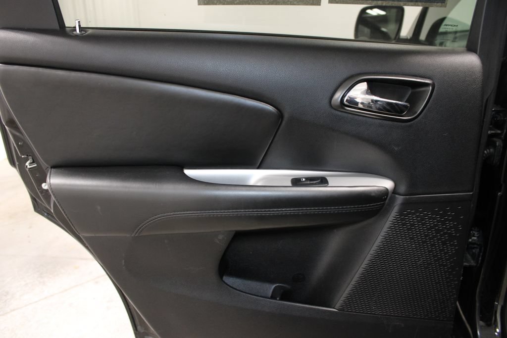 Used 2019 Dodge Journey SE w/ Connectivity Group FWD image 19
