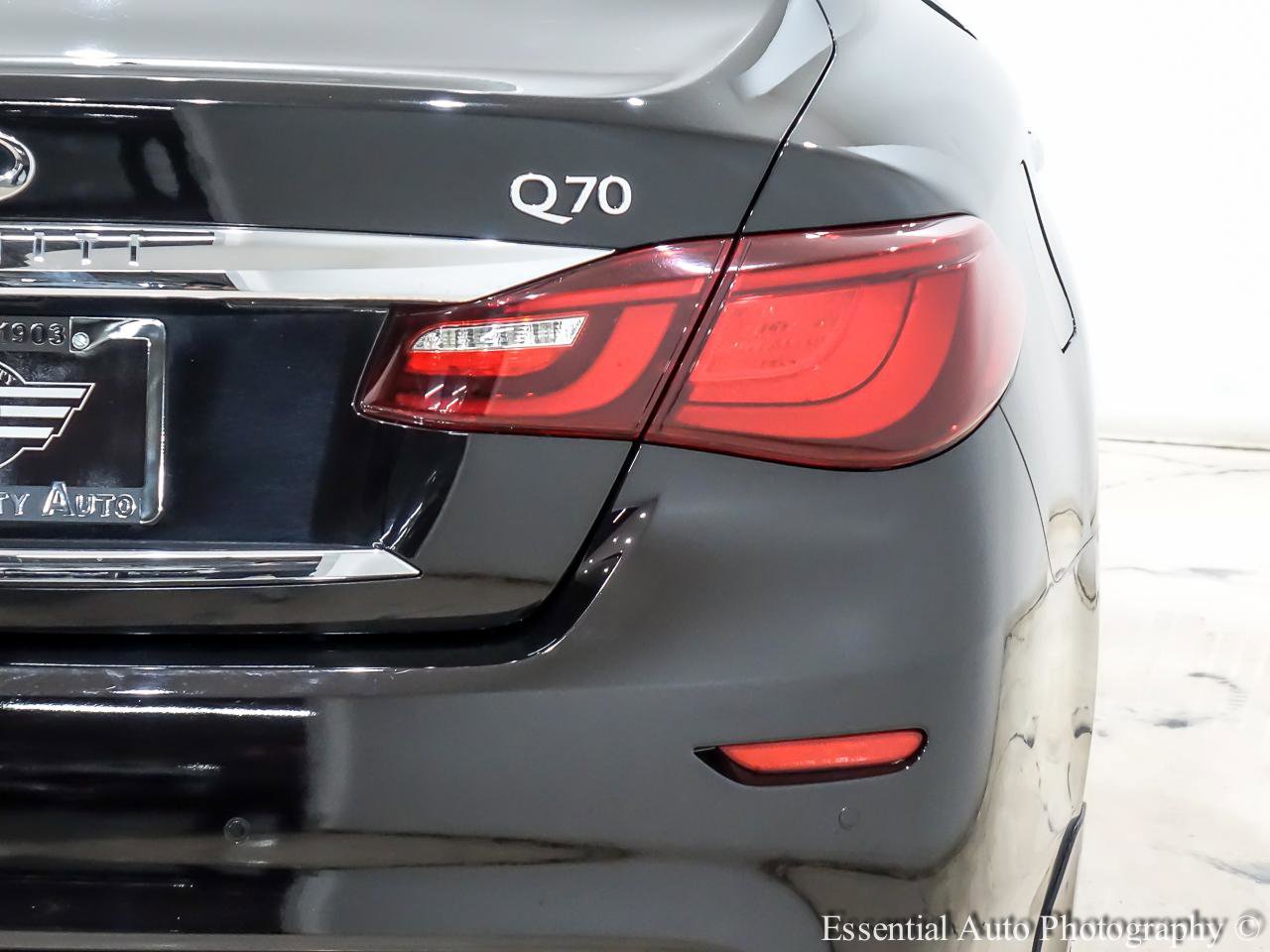 Used 2015 INFINITI Q70 3.7 w/ Technology Package AWD/4WD image 8