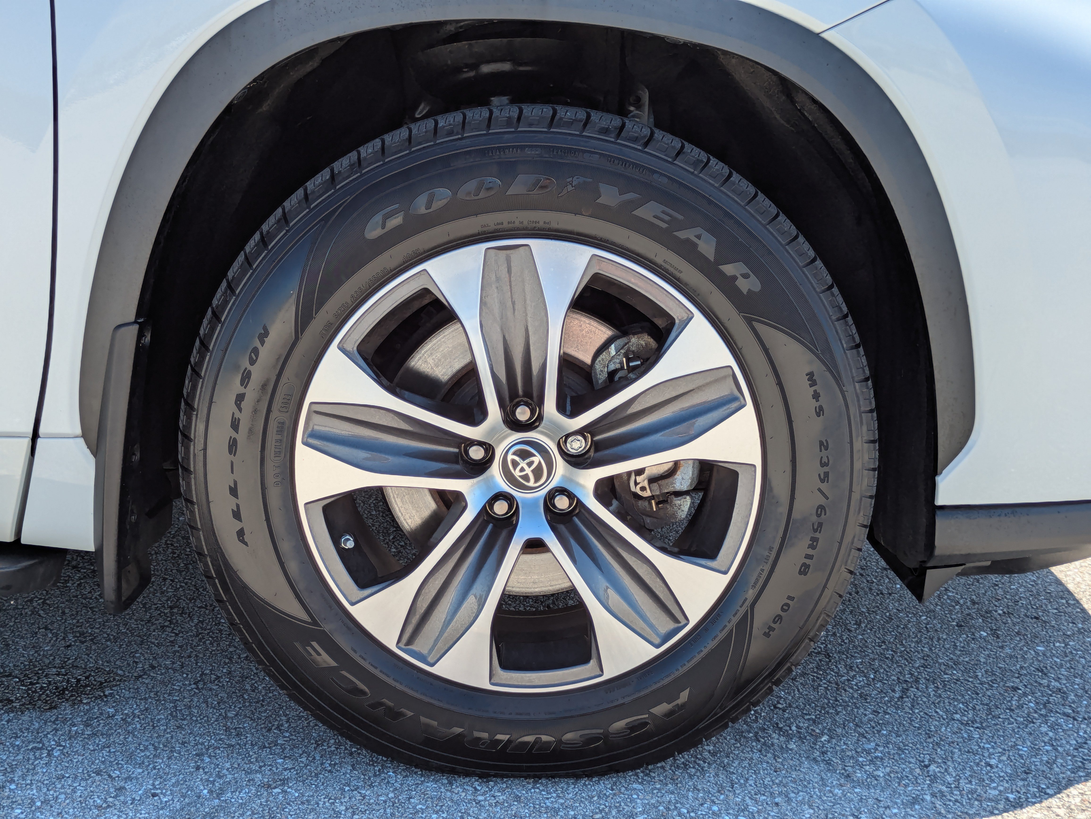 Used 2023 Toyota Highlander XLE AWD/4WD image 11