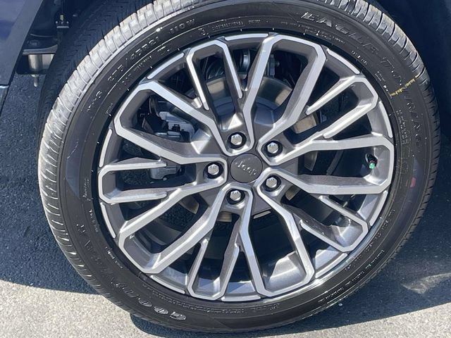 New 2026 Jeep Grand Cherokee Summit AWD/4WD image 8
