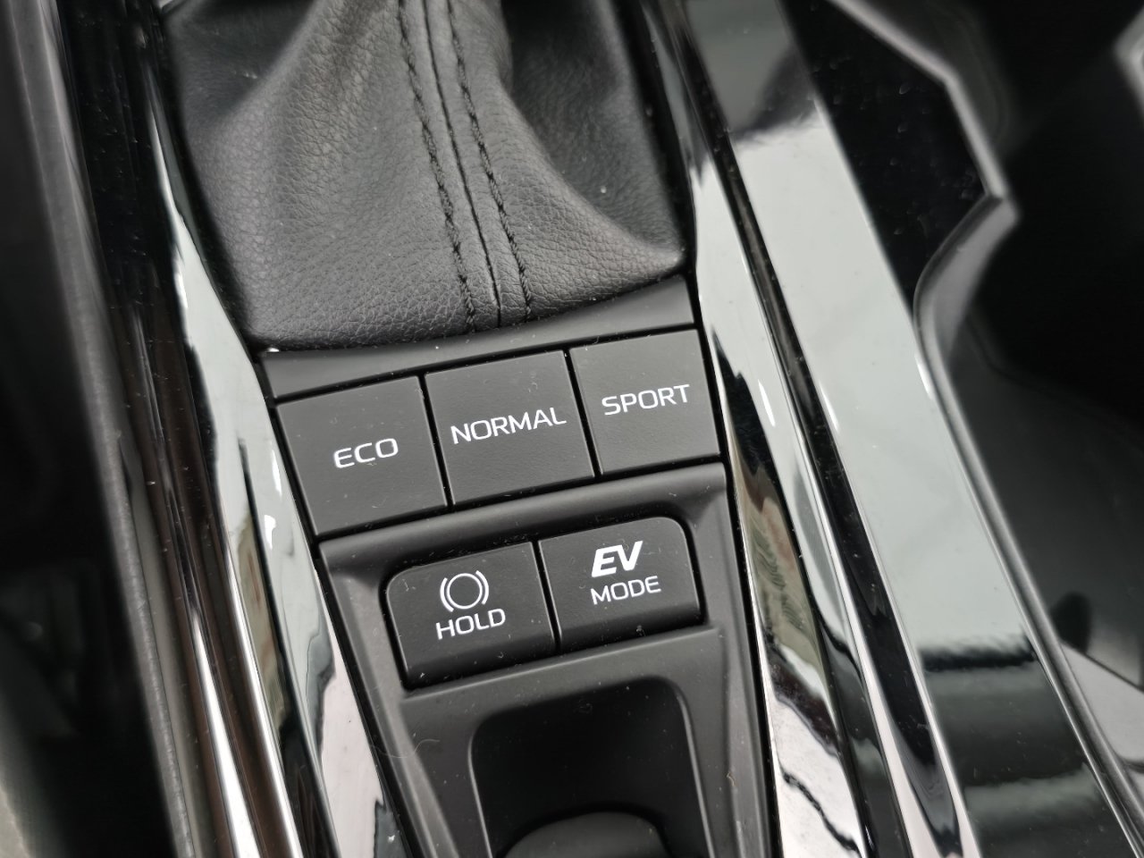 Certified 2025 Toyota Camry XLE FWD image 6