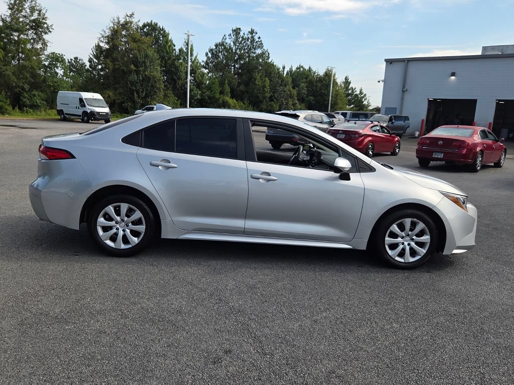 Used 2025 Toyota Corolla LE FWD image 13