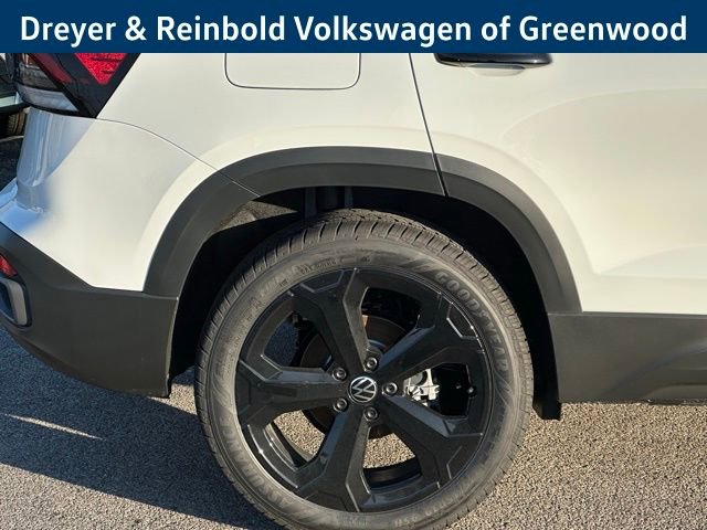 New 2026 Volkswagen Taos SE image 8