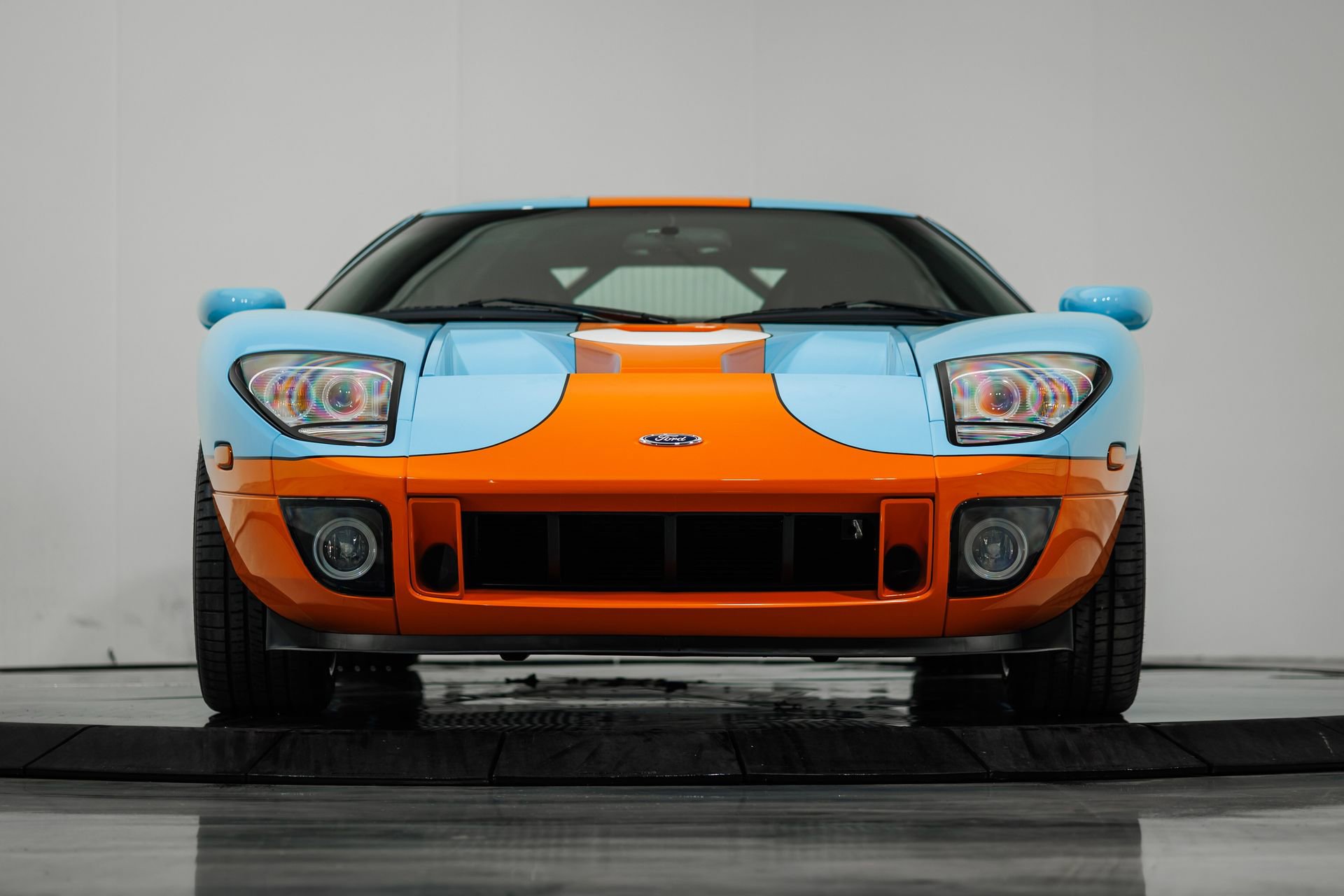 Used 2006 Ford GT RWD image 34
