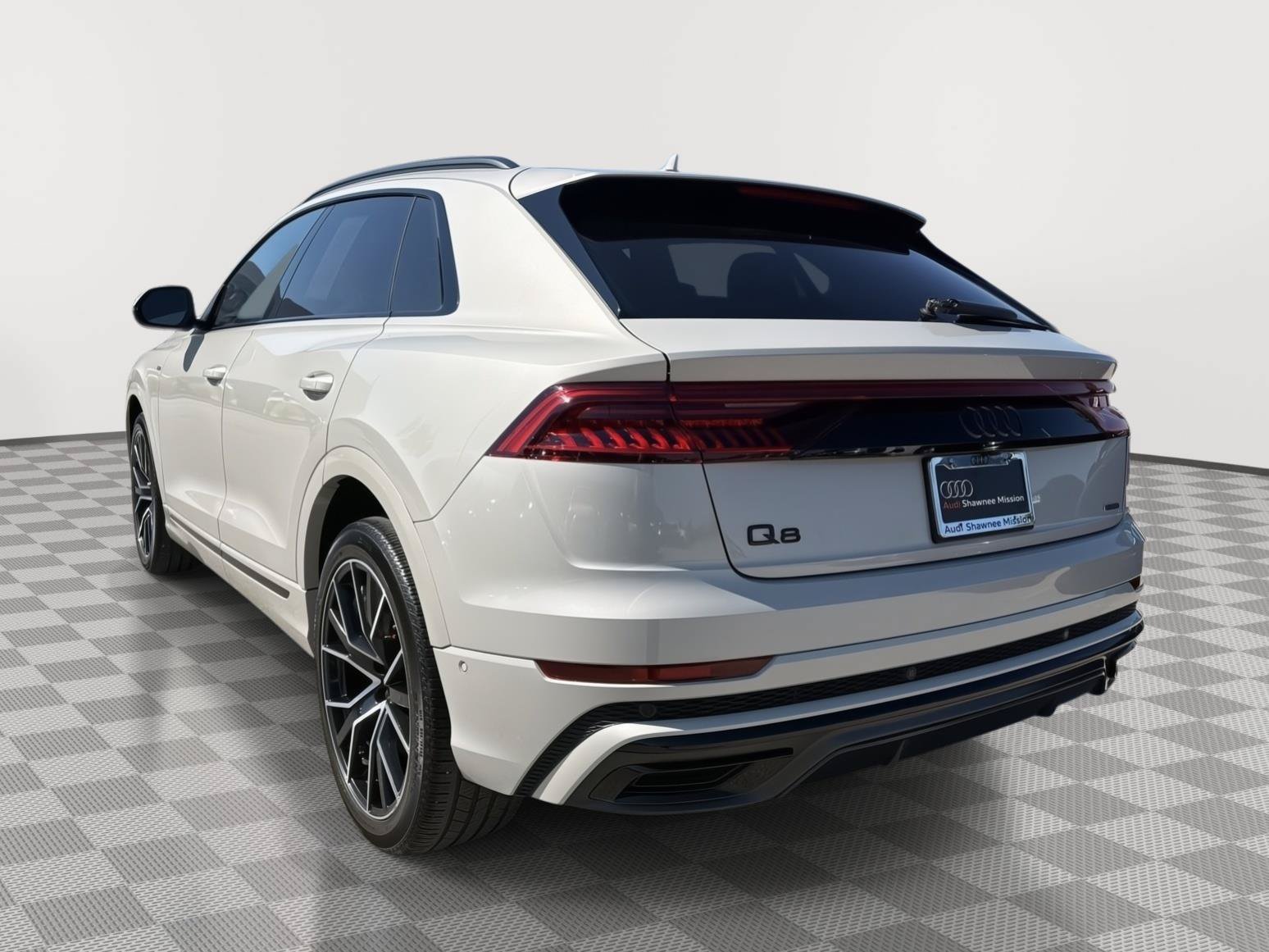 Used 2023 Audi Q8 Prestige w/ Prestige Package AWD/4WD image 3