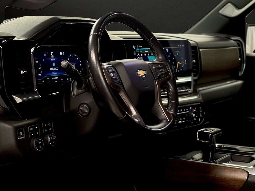 Used 2022 Chevrolet Silverado 1500 High Country w/ High Country Premium Package AWD/4WD image 15