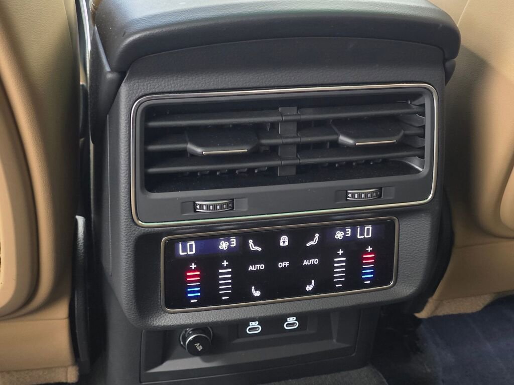 Used 2024 Audi Q8 Prestige w/ Prestige Package image 18