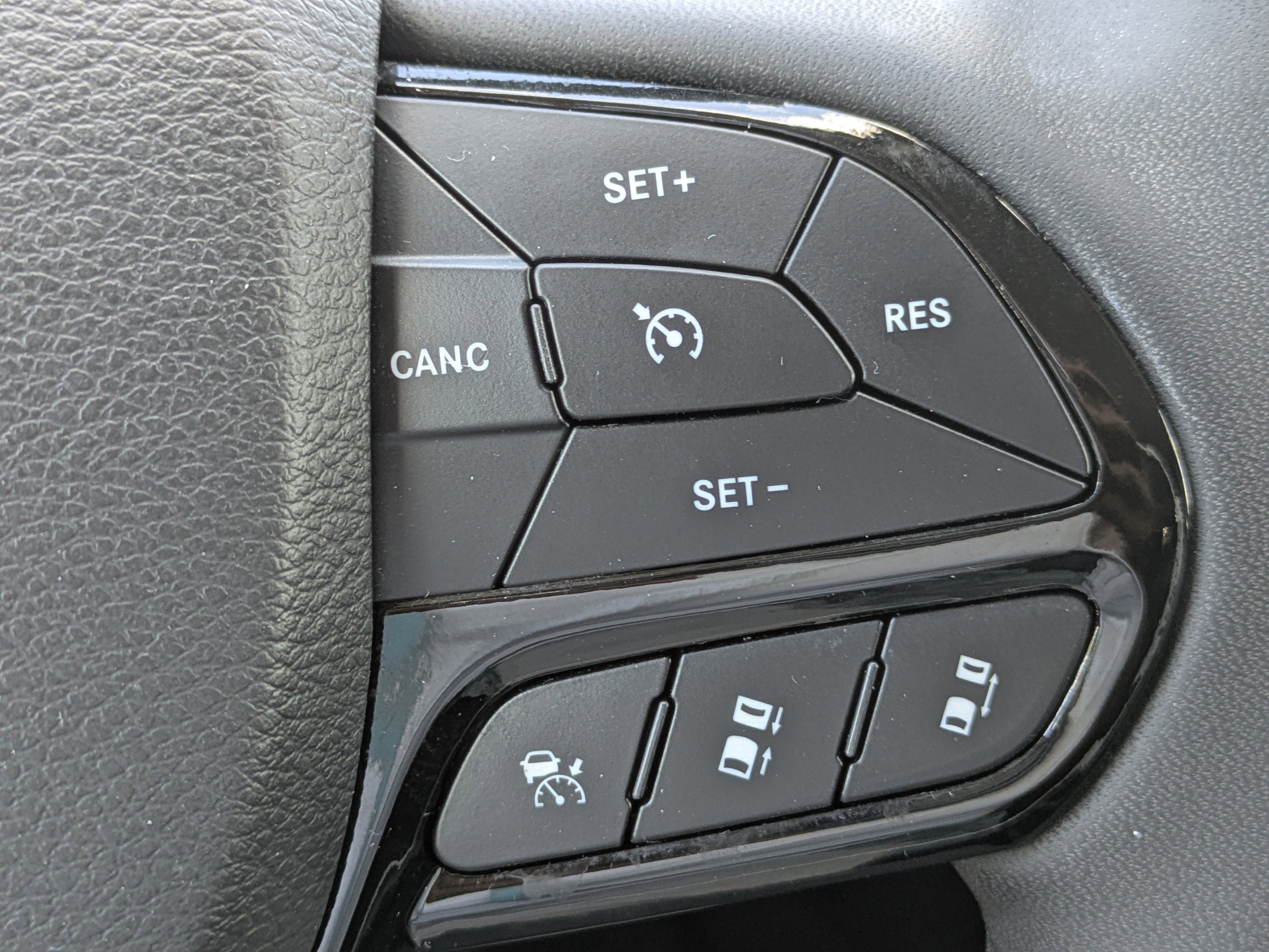 Used 2023 Jeep Cherokee Altitude Lux image 28