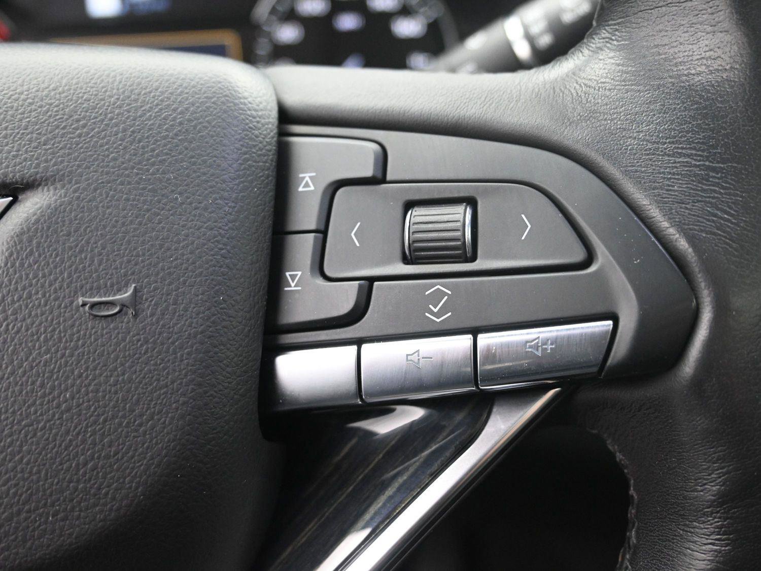Used 2020 Cadillac XT6 Premium Luxury image 32