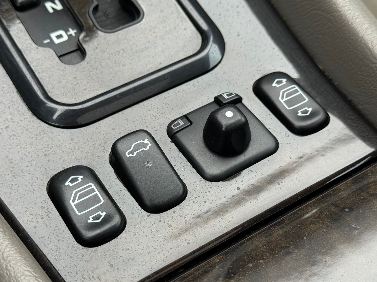 Used 2001 Mercedes-Benz CLK 430 Coupe image 32