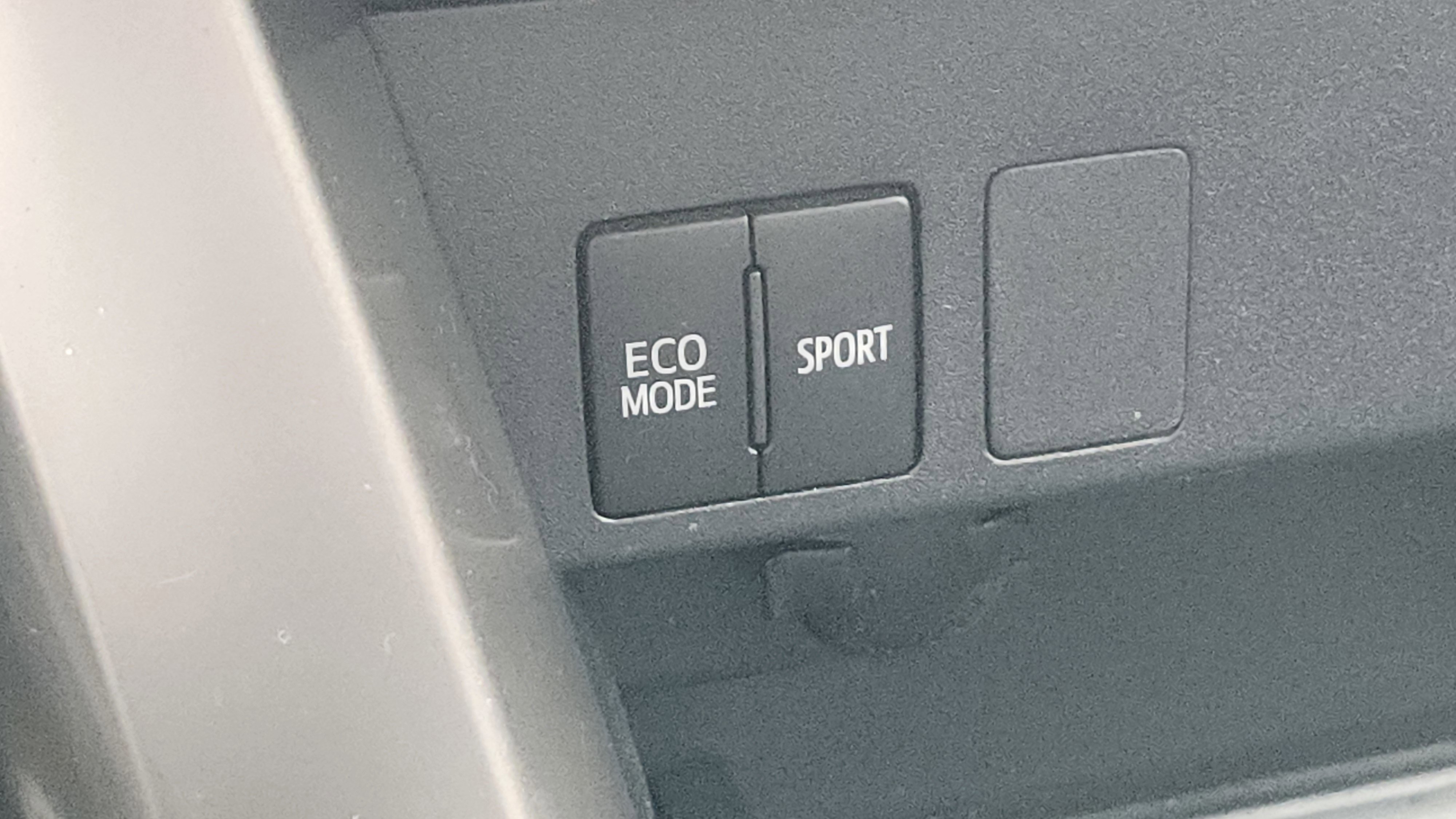 Used 2017 Toyota RAV4 LE image 27