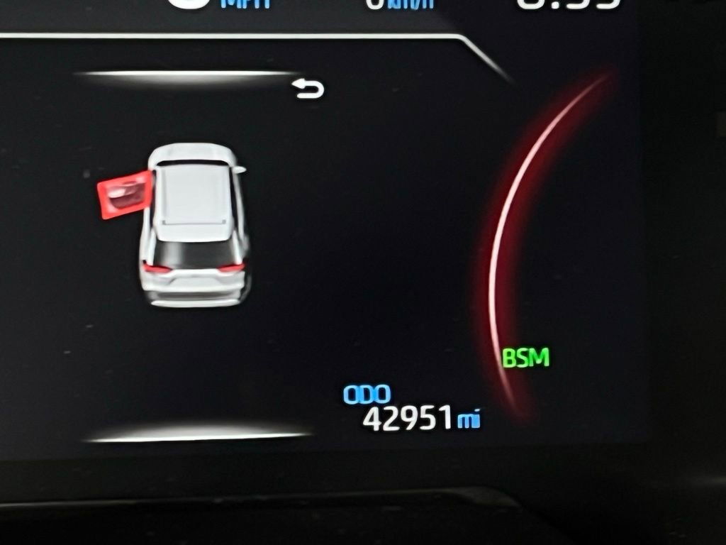 Used 2021 Toyota RAV4 Limited image 13