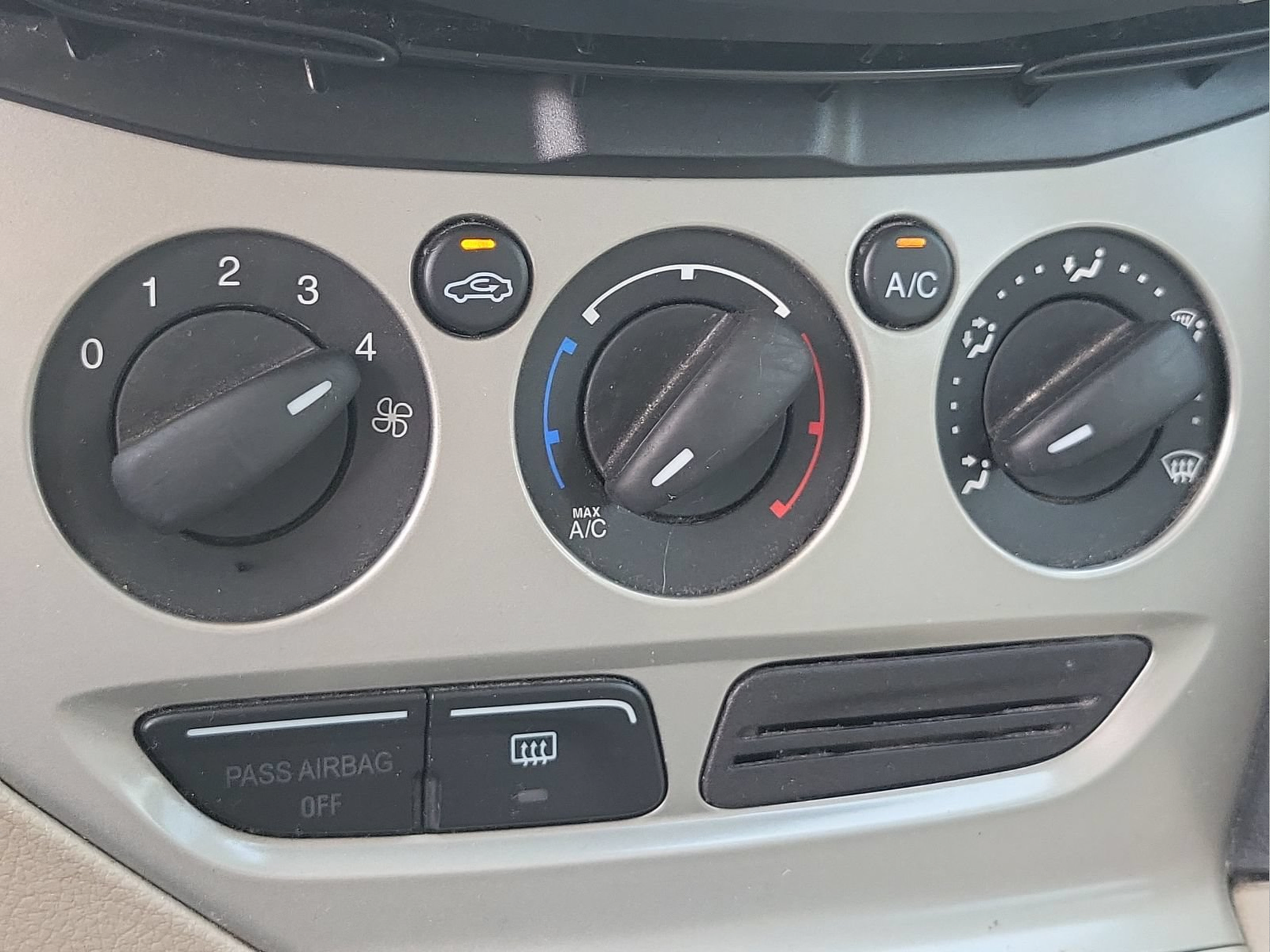 Used 2013 Ford Focus SE w/ Interior Protection Pkg FWD image 22