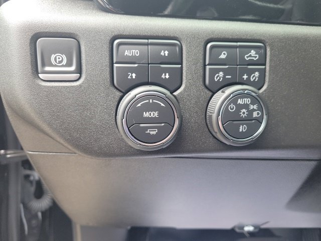 Used 2025 Chevrolet Silverado 1500 LTZ AWD/4WD image 35