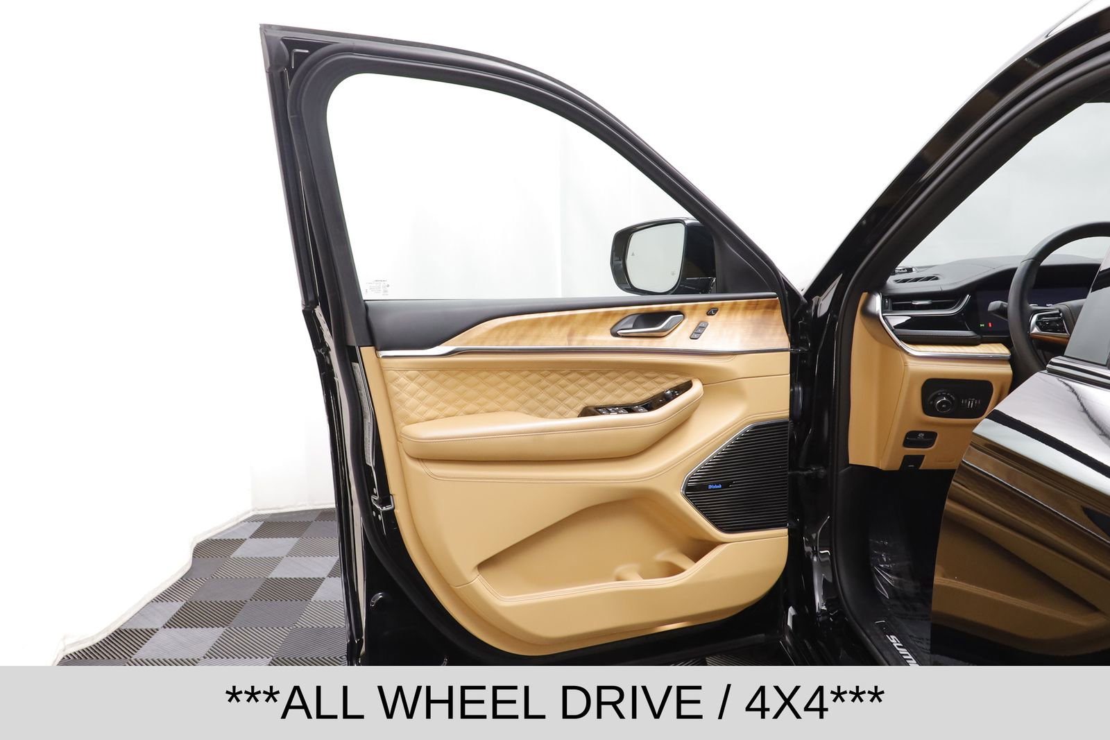 Used 2023 Jeep Grand Cherokee L Summit image 5