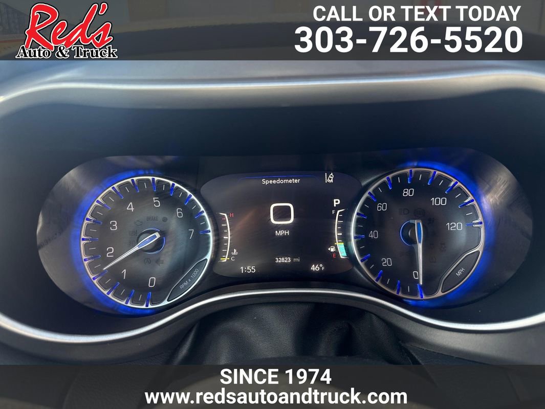 Used 2023 Chrysler Pacifica Touring-L FWD image 4
