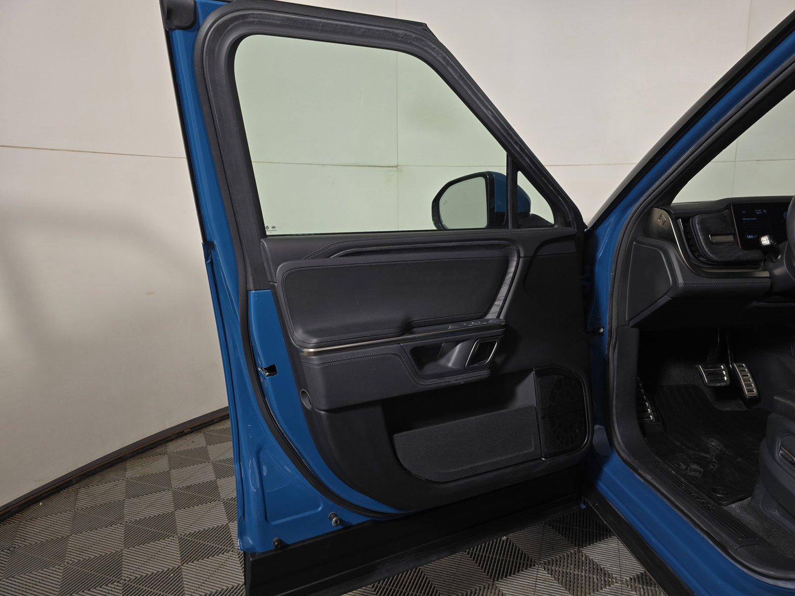 Used 2022 Rivian R1S Launch Edition AWD/4WD image 16