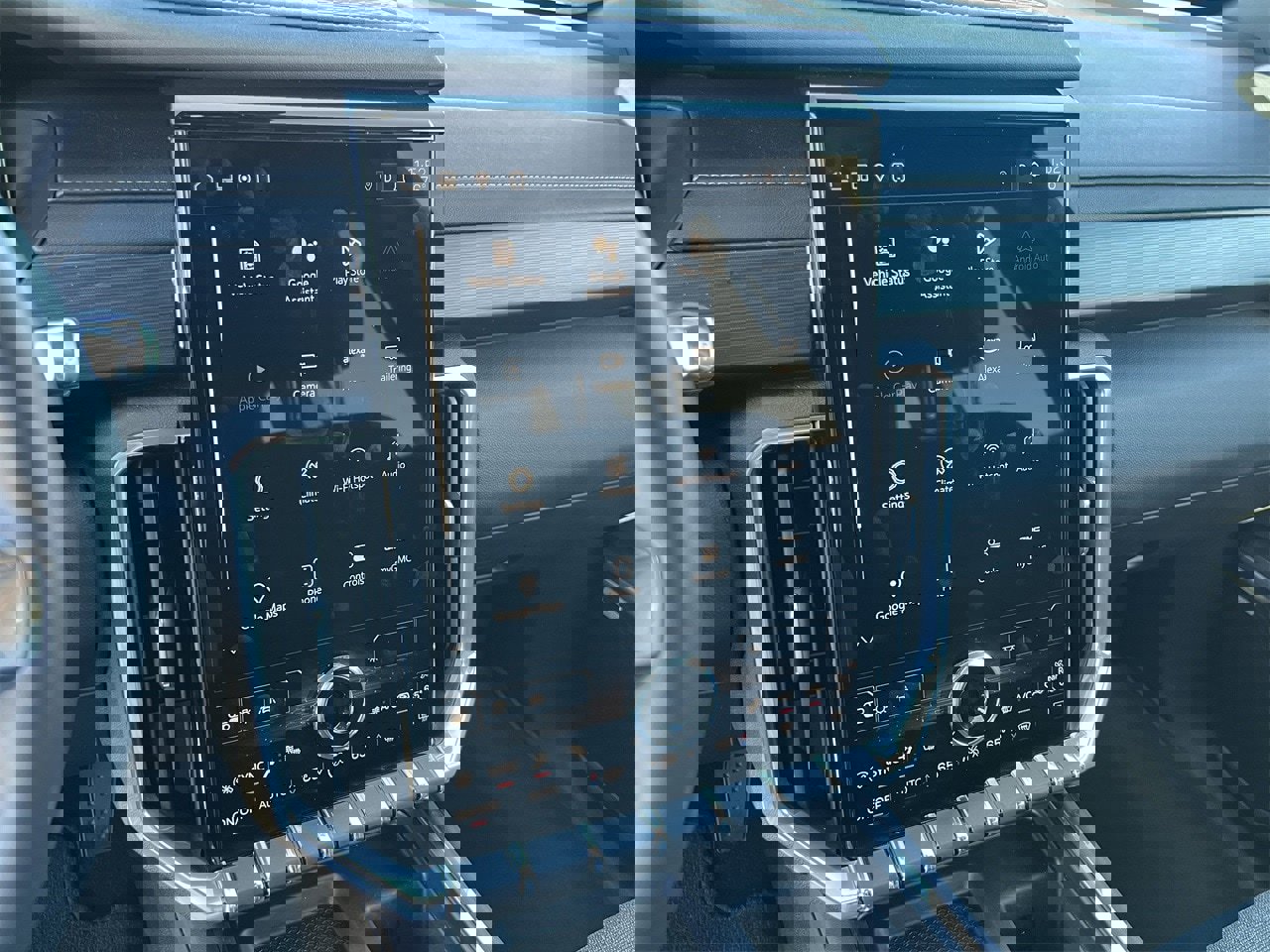 Used 2025 GMC Acadia Elevation image 16