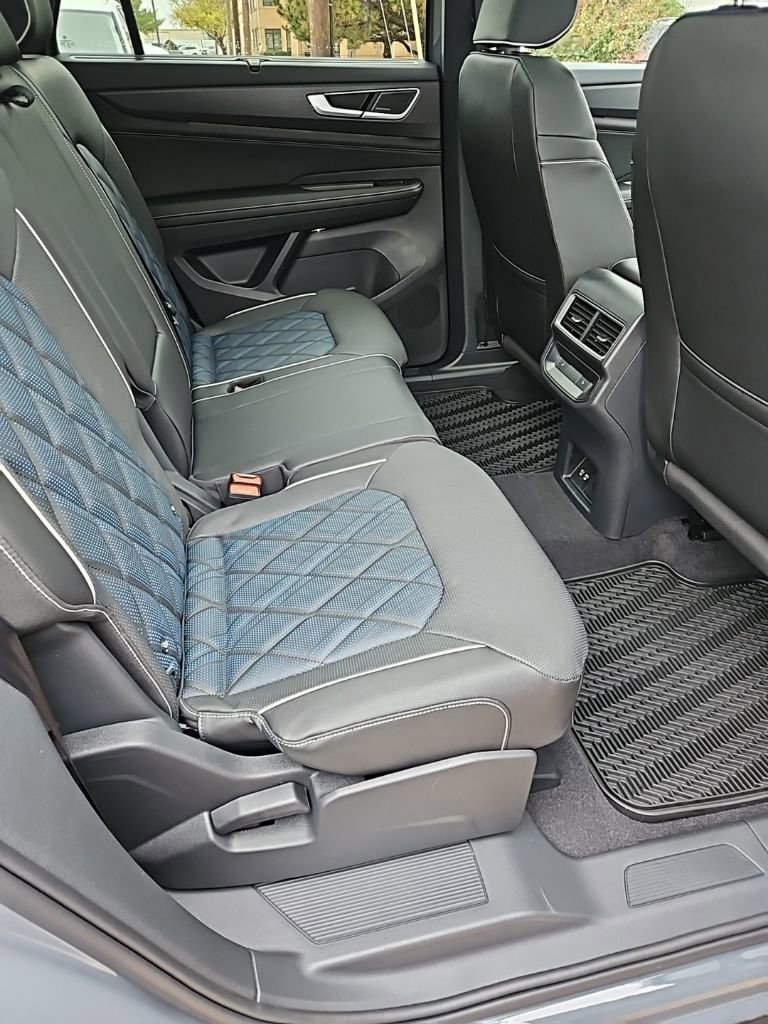 New 2026 Volkswagen Atlas Cross Sport SEL Premium R-Line AWD/4WD image 17