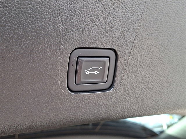 Used 2022 Chevrolet Traverse LT image 23