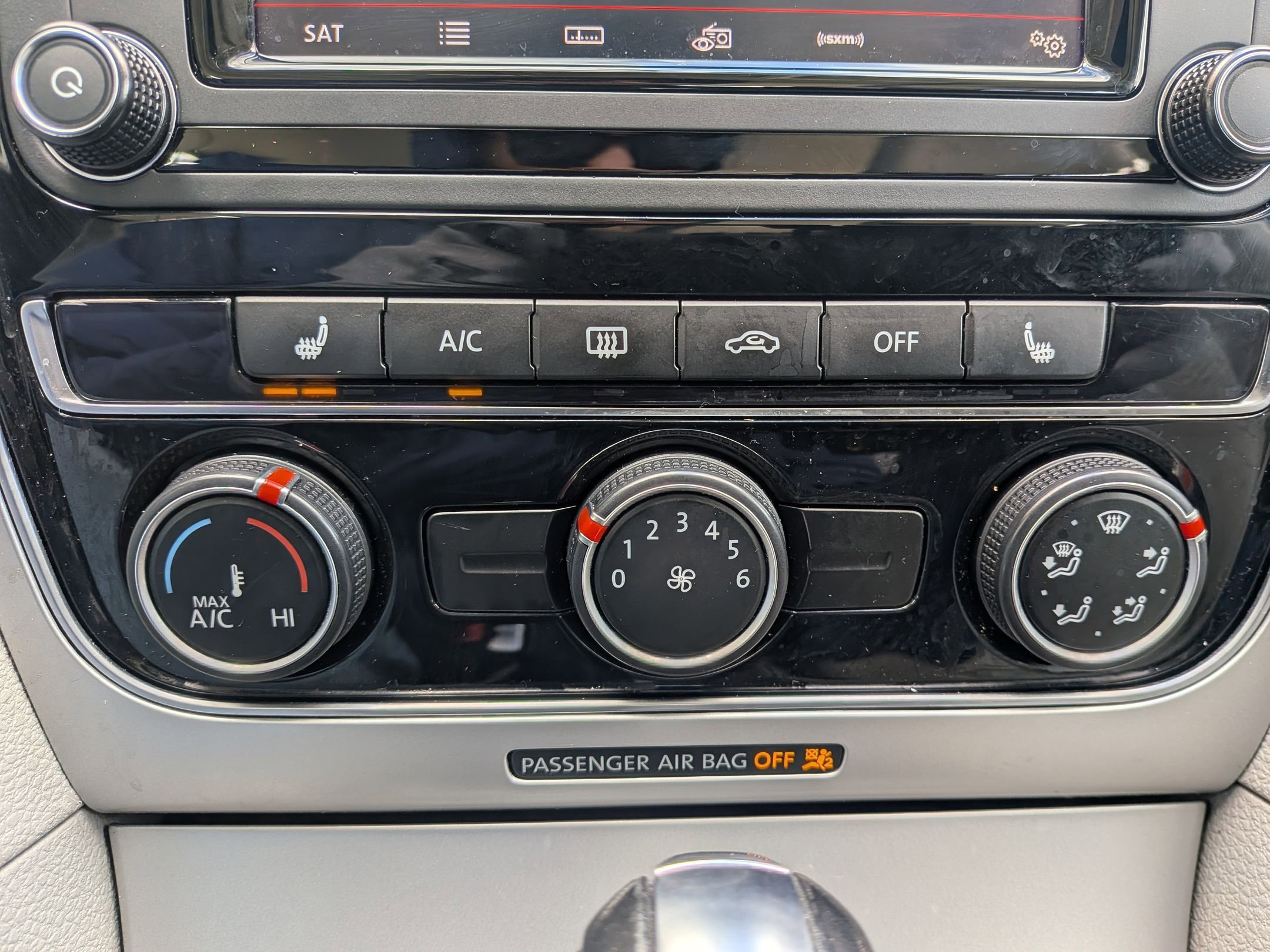 Used 2019 Volkswagen Passat 2.0T Wolfsburg w/ Wheels & Sunroof Package image 21