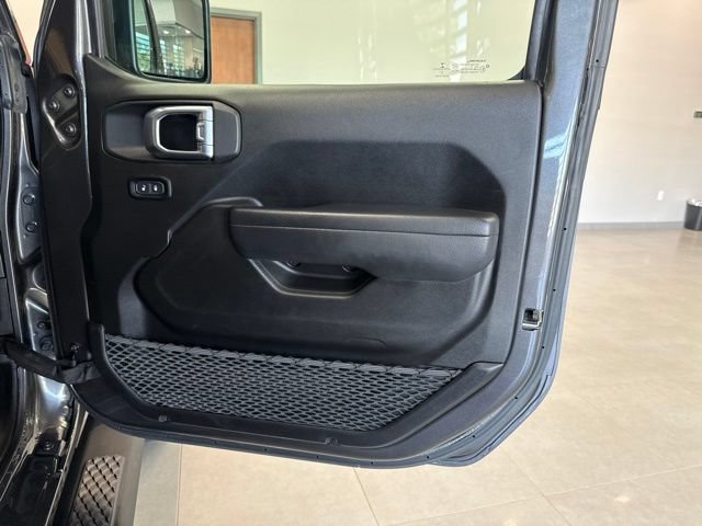 Used 2022 Jeep Gladiator Mojave w/ Cold Weather Group AWD/4WD image 47
