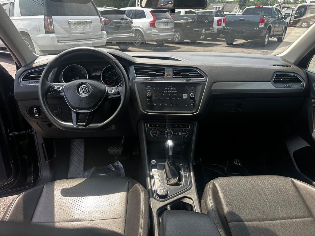 Used 2020 Volkswagen Tiguan SE w/ Panoramic Sunroof Package AWD/4WD image 13