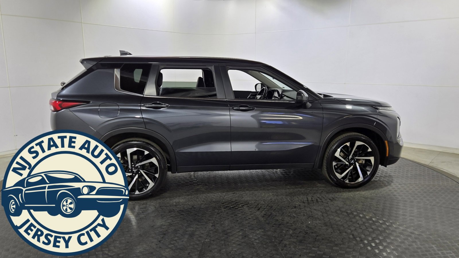 Used 2024 Mitsubishi Outlander SE image 8