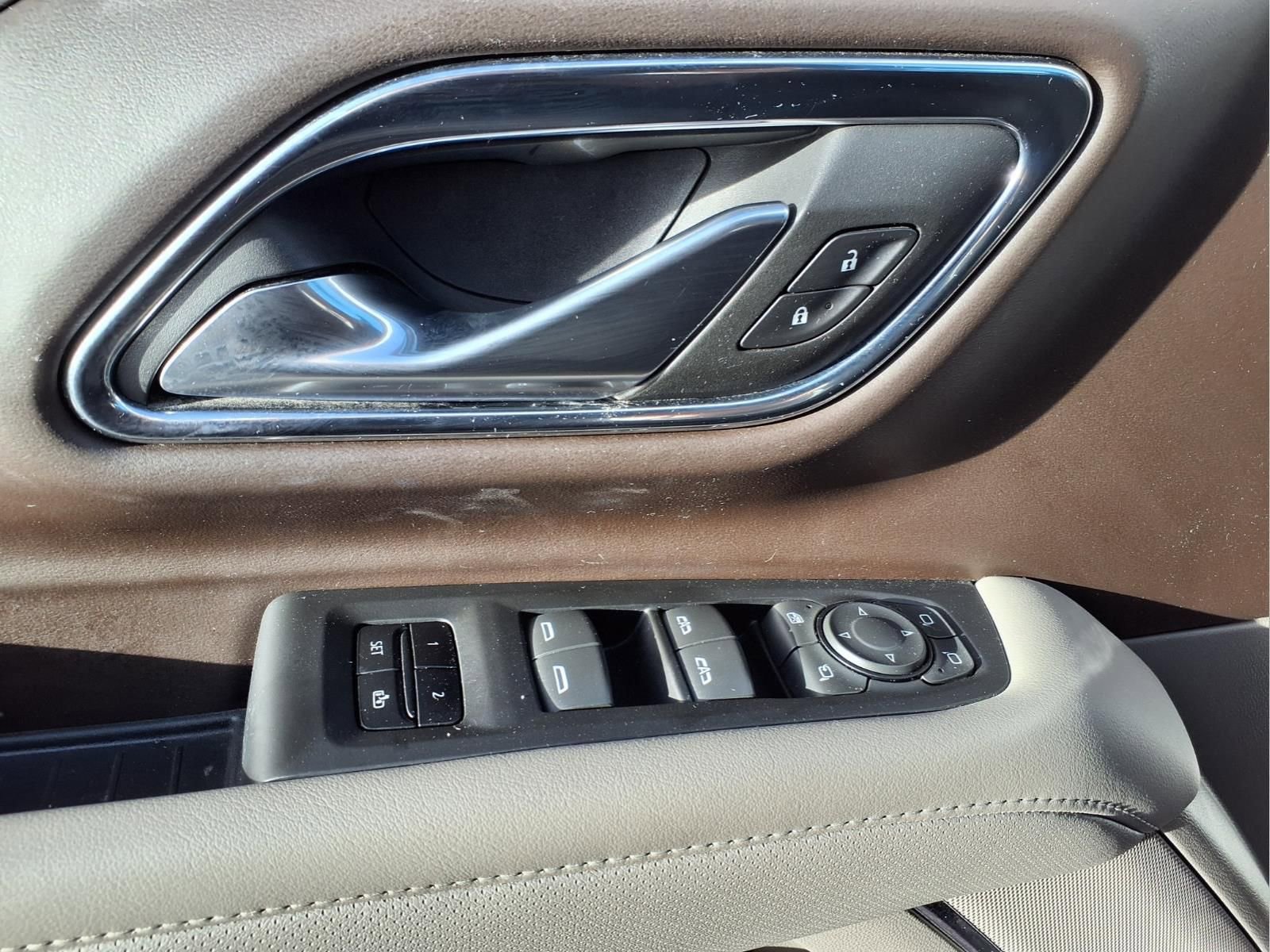 Used 2022 GMC Yukon SLT w/ SLT Premium Package image 17