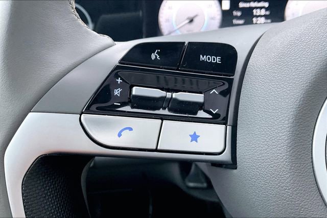 Certified 2025 Hyundai Elantra SEL image 18