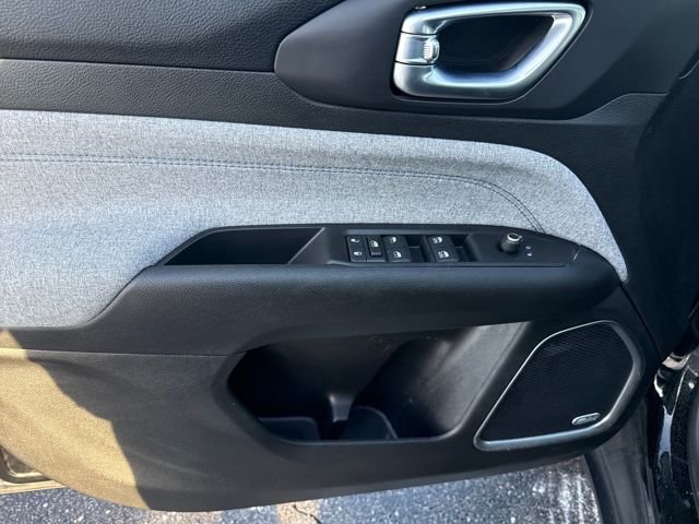 Used 2022 Jeep Compass Latitude w/ Sun and Sound Group image 9