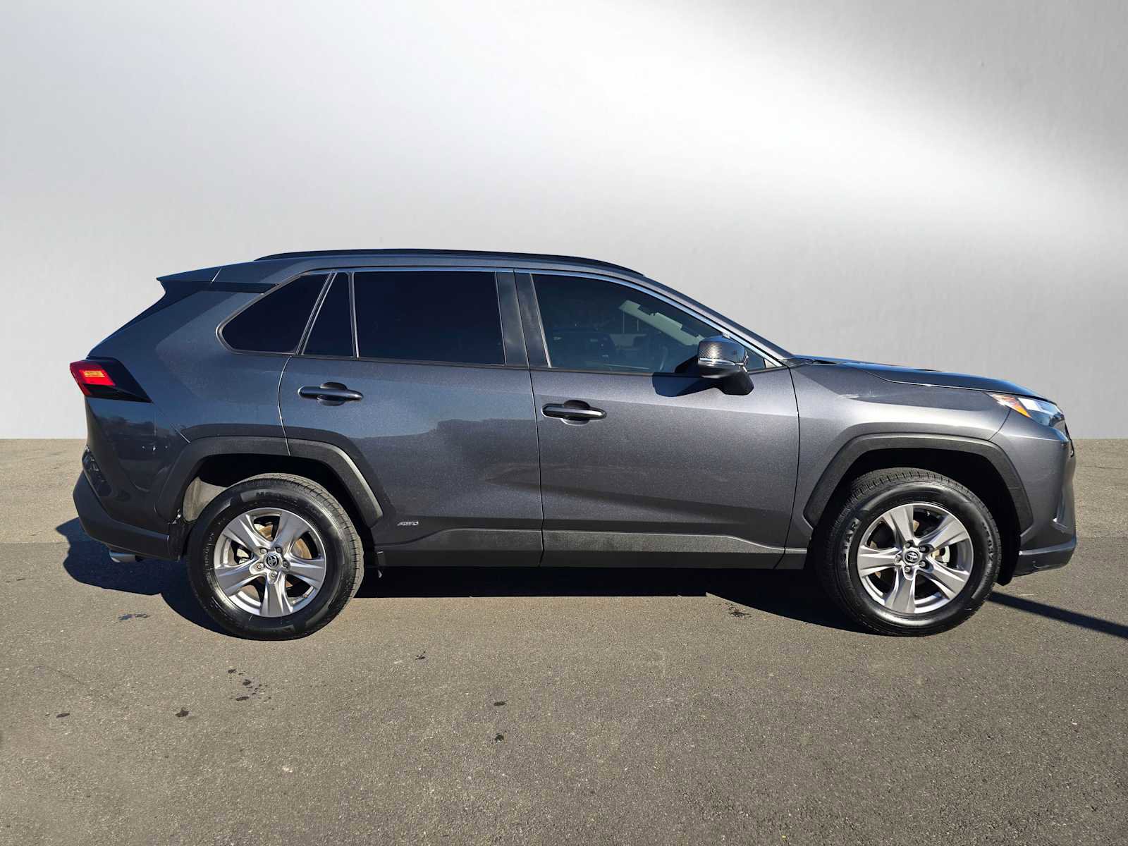 Used 2022 Toyota RAV4 XLE image 2