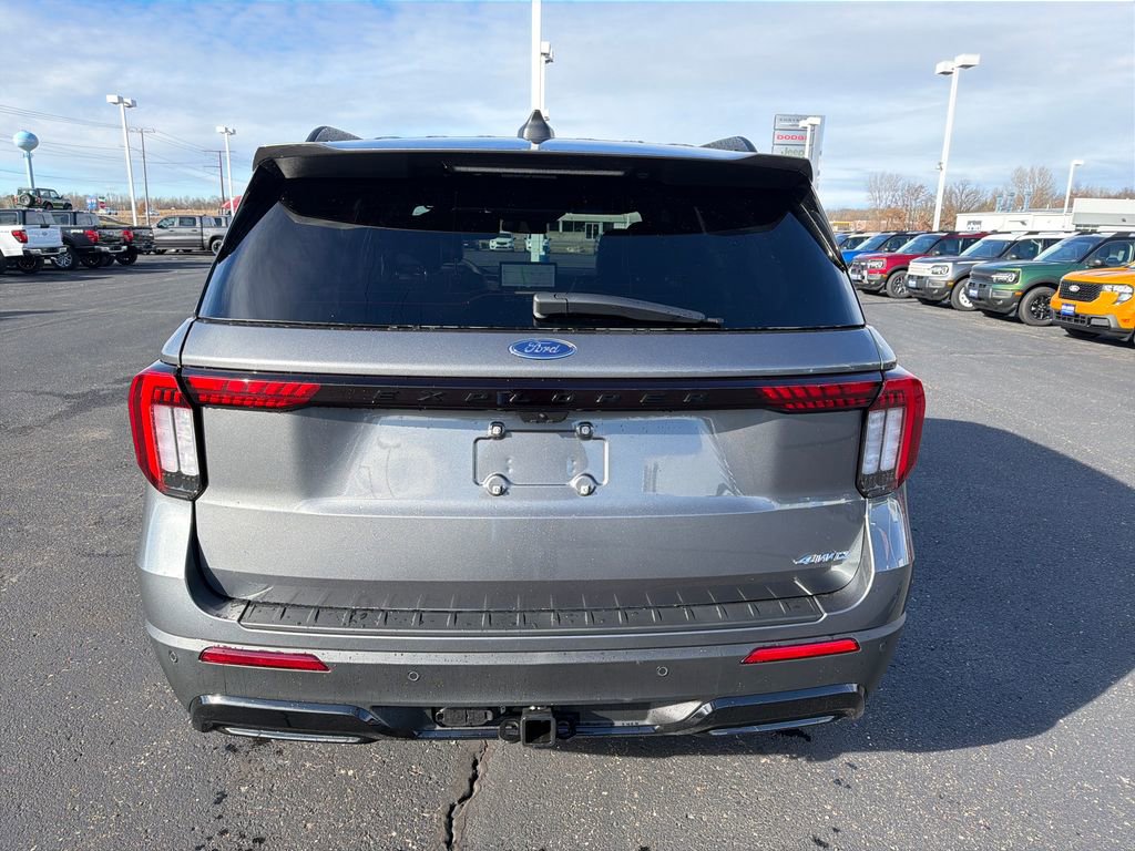 New 2026 Ford Explorer ST-Line w/ ST-Line Street Pack image 4