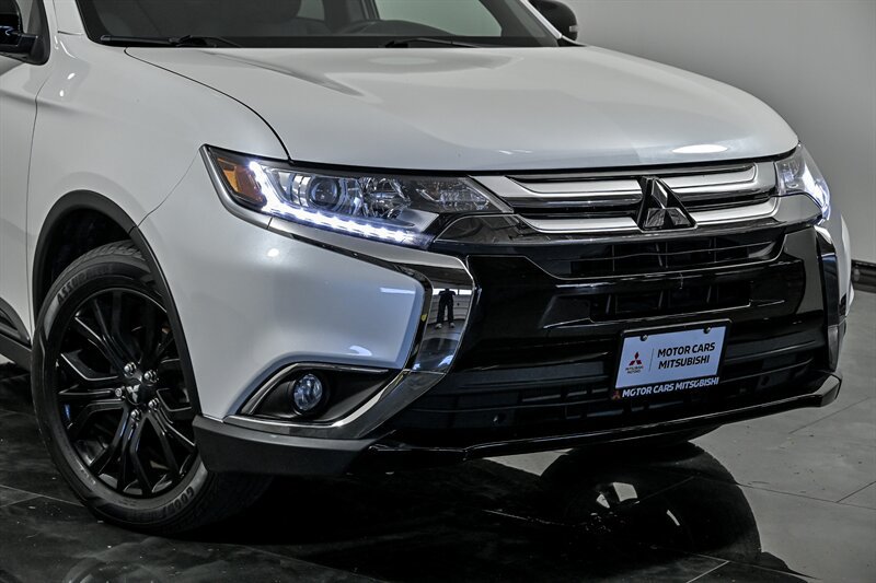 Used 2018 Mitsubishi Outlander LE AWD/4WD image 2