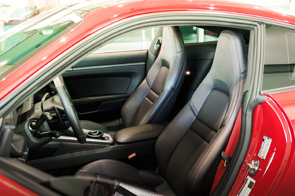 Used 2025 Porsche 911 Carrera RWD image 5