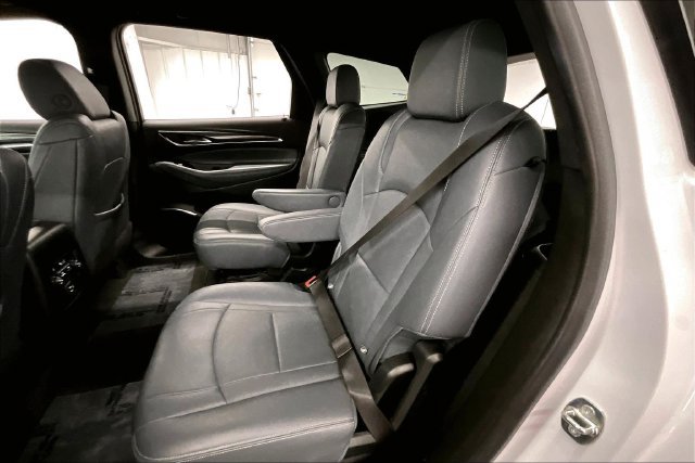 Used 2023 Buick Enclave Essence FWD image 23