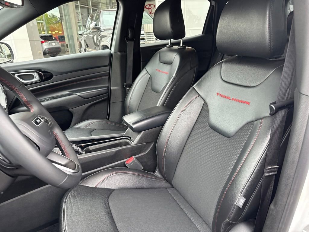 Used 2025 Jeep Compass Trailhawk AWD/4WD image 15