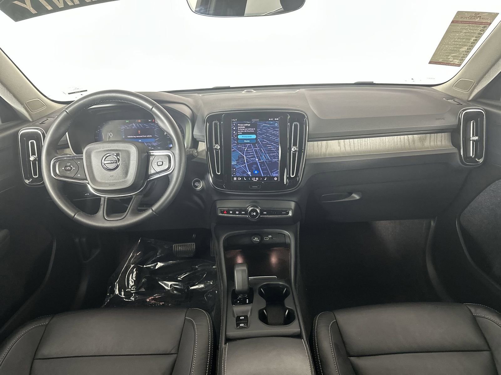 Used 2023 Volvo XC40 B5 Core image 25