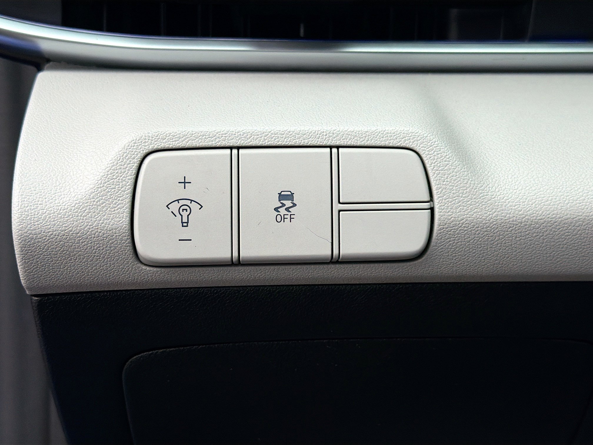 Used 2025 Hyundai Elantra Limited FWD image 32
