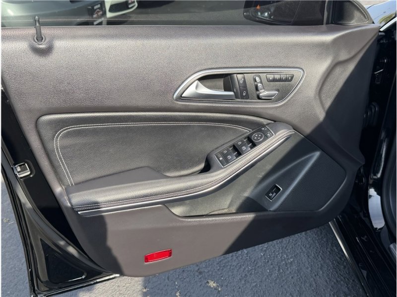 Used 2018 Mercedes-Benz CLA 250 image 15