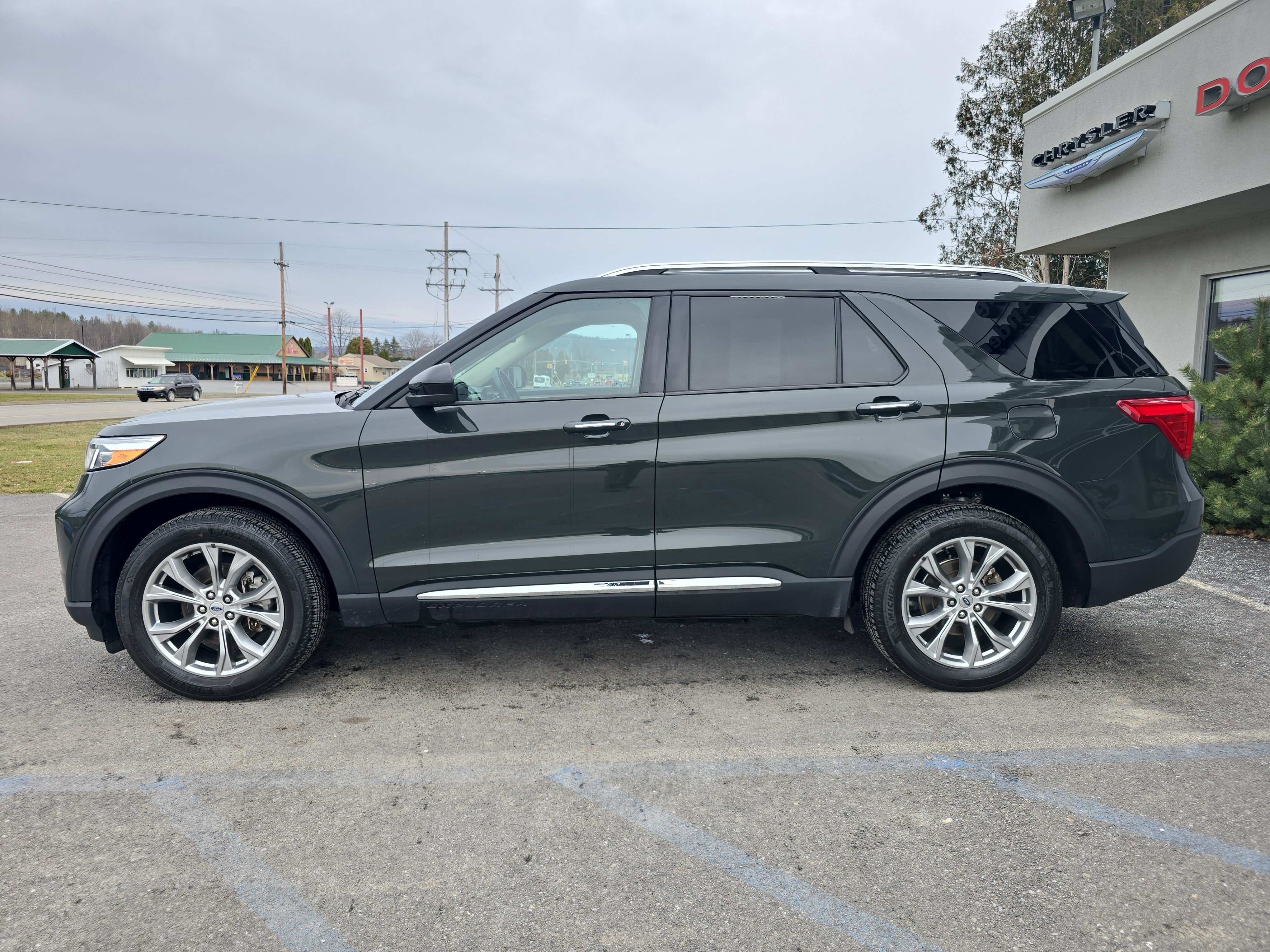 Used 2023 Ford Explorer Limited w/ Class IV Trailer Tow Package image 7